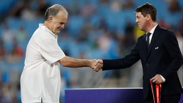 bielsa-y-el-presidente-la-auf-ignacio-alonsojpg