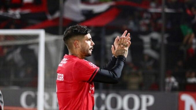 banega_aplaude.jpg_1756841869